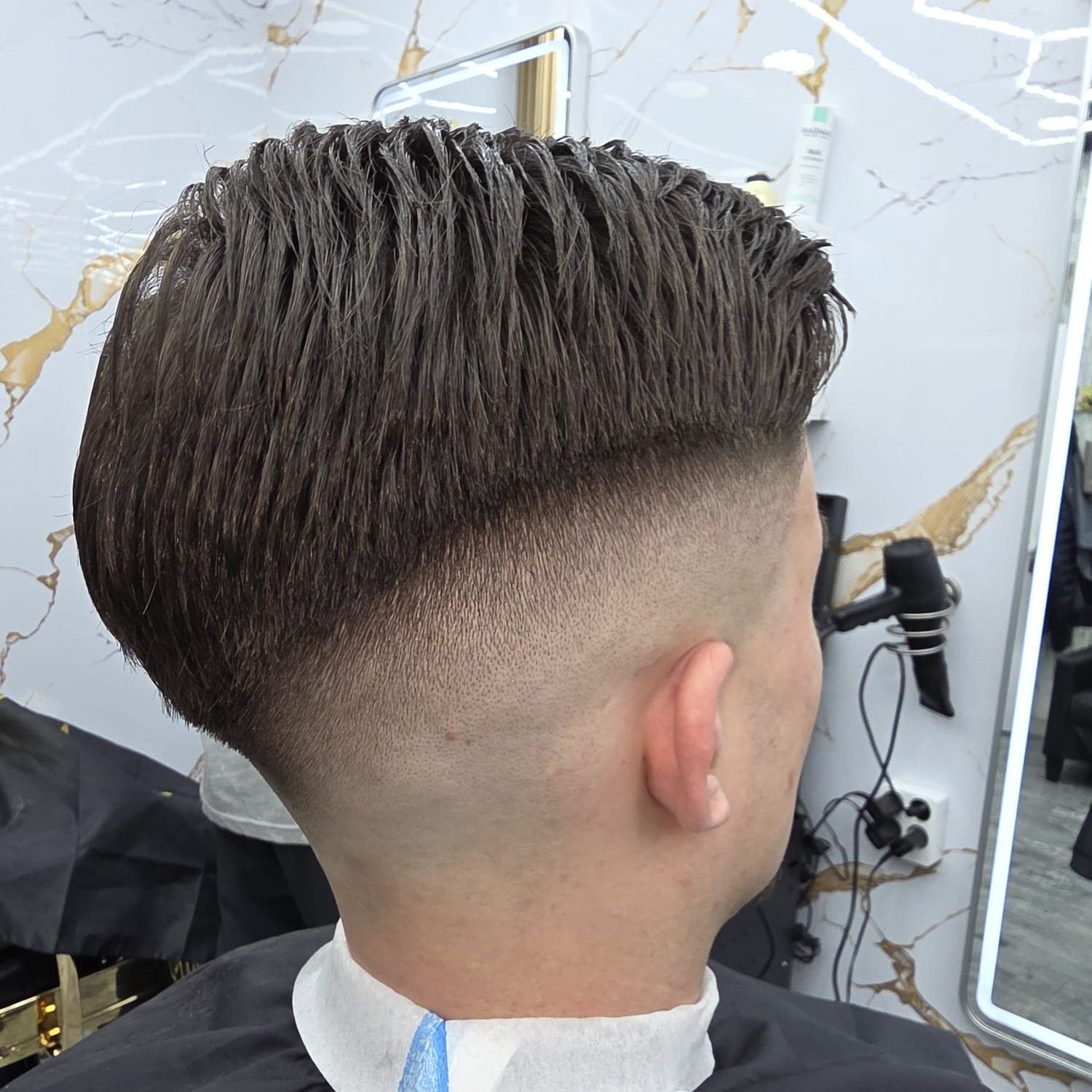 Detalle de corte de pelo en Golden Barbershop